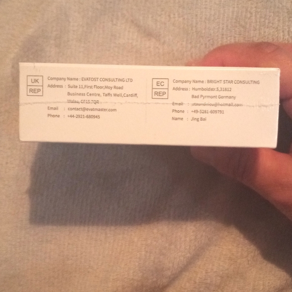 Earbuds - Picture 4 of 4